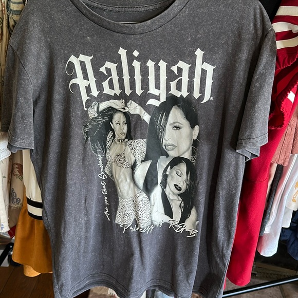 Tops - Medium Aaliyah Tee Super Soft!